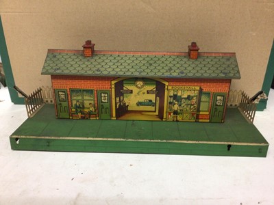 Lot 169 - Hornby O gauge Engine Shed No.1, A804in original box (box poor condition) plus a selection of accessories including signal box, Wembley Station, signal etc ( qty)