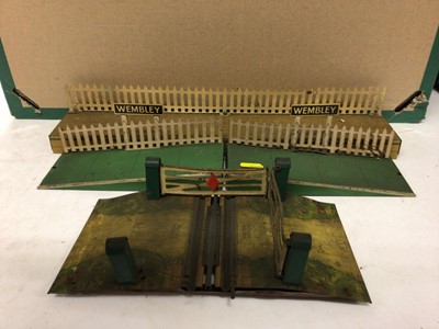 Lot 169 - Hornby O gauge Engine Shed No.1, A804in original box (box poor condition) plus a selection of accessories including signal box, Wembley Station, signal etc ( qty)