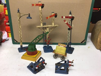 Lot 169 - Hornby O gauge Engine Shed No.1, A804in original box (box poor condition) plus a selection of accessories including signal box, Wembley Station, signal etc ( qty)