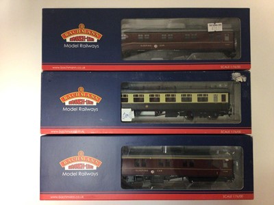 Lot 179 - Railway OO gauge boxed selection of carriages & rolling stock various manufacturers including Bachmann, Hornby, Mainline etc plus some unboxed (qty)