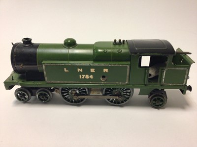 Lot 187 - Hornby O gauge LNER tinplate clockwork 4-4-2 locomotive 1784, with key and track (qty)
