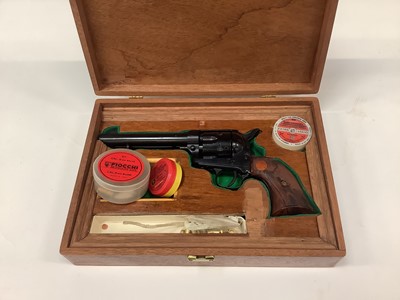Lot 1009 - Blanc firing replica Colt pistol in case and lot replica pistols and hunting knife