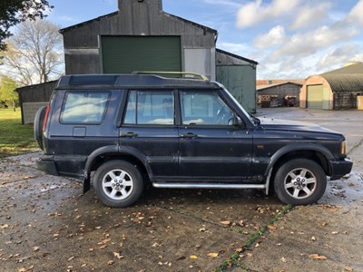 Lot 2 - 2004 Land Rover Discovery SW 2.5 TD5 Pursuit, diesel, manual, 5 seater, finished in blue with a cloth interior, reg. no. CU04 ETR