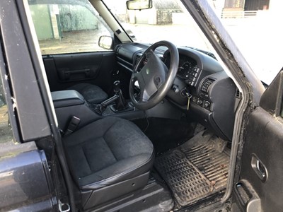 Lot 2 - 2004 Land Rover Discovery SW 2.5 TD5 Pursuit, diesel, manual, 5 seater, finished in blue with a cloth interior, reg. no. CU04 ETR
