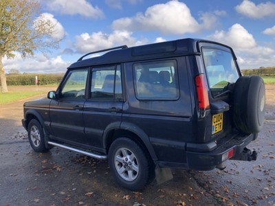 Lot 2 - 2004 Land Rover Discovery SW 2.5 TD5 Pursuit, diesel, manual, 5 seater, finished in blue with a cloth interior, reg. no. CU04 ETR