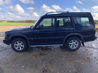 Lot 2 - 2004 Land Rover Discovery SW 2.5 TD5 Pursuit, diesel, manual, 5 seater, finished in blue with a cloth interior, reg. no. CU04 ETR