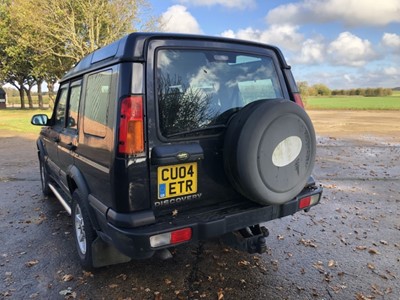 Lot 2 - 2004 Land Rover Discovery SW 2.5 TD5 Pursuit, diesel, manual, 5 seater, finished in blue with a cloth interior, reg. no. CU04 ETR
