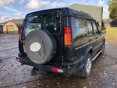 Lot 2 - 2004 Land Rover Discovery SW 2.5 TD5 Pursuit, diesel, manual, 5 seater, finished in blue with a cloth interior, reg. no. CU04 ETR