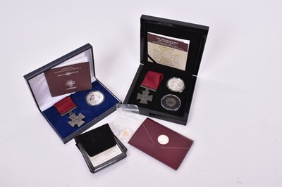 Lot 439 - World - Mixed gold, platinum and silver coins to include Solomon Islands 24ct gold proof ½ gm coin 2021, Germany copy 14ct gold 20 marks ½ gm, Alderney Plat