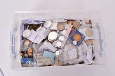 Lot 449 - World - Mixed coinage to include Europa 25 ECU 1992 issues and others with estimated weight to be between 14 & 15 kilos (Qty)