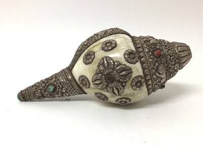 Lot 171 - Tibetan white mounted conch shell