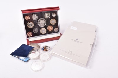 Lot 460 - World - Mixed coins to include G.B. Royal Mint uncirculated flatpacks 2021, 2022, proof set 2007 (Red case) and six silver Crown sized coins (9 items)