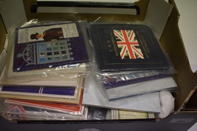 Lot 483 - G.B. - Royal Mint mixed uncirculated flat-packed coins to include various year sets x 18 and single coin packs x 15 and others (Qty)