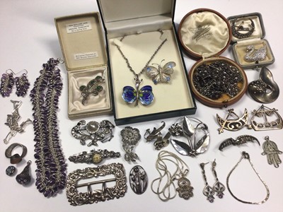 Lot 18 - Group of silver and white metal jewellery