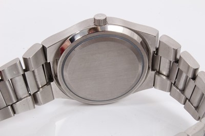 Lot 222 - Omega Automatic Seamaster Cosmic 2000 stainless steel wristwatch, boxed with papers