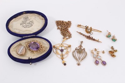 Lot 289 - Group of 9ct gold jewellery