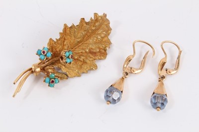 Lot 291 - 18ct gold brooch in the form of a leaf and pair 18ct gold gem set drop earrings