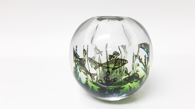 Lot 1327 - Good quality Graal fish vase by Edward Hald for Orrefors, signed, 11.5cm high