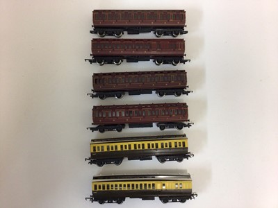 Lot 1885 - Triang & Hornby OO gauge unboxed coaches including BR, SR, LMS and others (36)