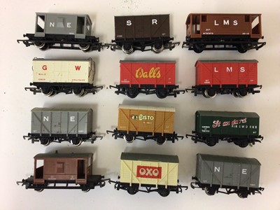 Lot 1893 - Selection Hornby, Triang and Wren OO gauge rolling stock including branded wagons, tankers, flat bed container wagons etc (qty)