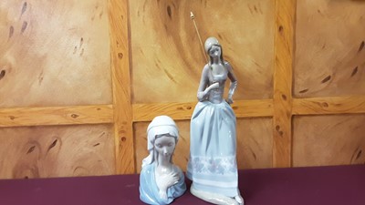 Lot 1351 - Group of Lladro, Nao and a Wedgwood figure
