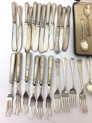 Lot 137 - Set of twelve silver teaspoons in fitted case, other silver flatware and silver handled cutlery