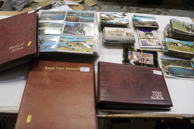Lot 1521 - Accumulation of modern postcards and PHQ cards