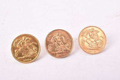 Lot 567 - G.B. - Gold Half Sovereign's to include Victoria OH 1900 (N.B. Ex mount) otherwise GF, and George V 1914 x 2 GVF-AEF (3 coins)