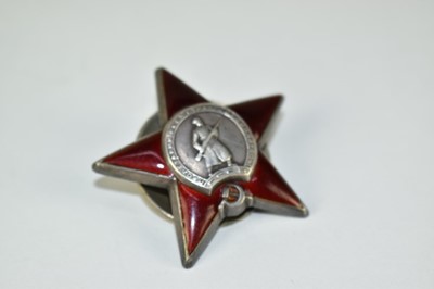 Lot 799 - Second World War Soviet Russian Order of the Red Star, numbered to reverse 859987.
