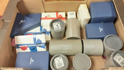 Lot 1361 - Selection of Swarovski crystal items including Christmas Ornament 2005, flowers, animal etc - 18  (all boxed)