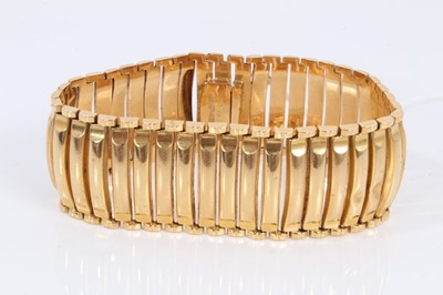 Lot 363 - 18ct gold articulated link bracelet