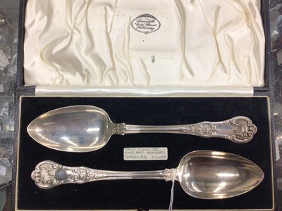 Lot 304 - Pair of William IV silver Kings pattern table spoons (Glasgow 1836), maker JM, in a later fitted case, all at 5ozs