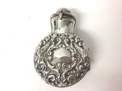 Lot 320 - Victorian silver hinged scent bottle cover, containing a glass scent bottle, (Birmingham 1899), maker Henry Manton, 7.7cm in length.