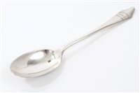 Lot 782 - 1920s Silverer puppy spoon 'Essex Hounds 1928 -...