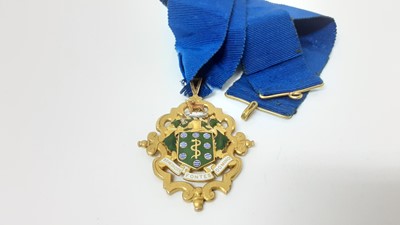 Lot 2594 - George V 9ct gold and enamel Mayor or Past Mayors neck badge for Buxton, Derbyshire, engraved to reverse 'Coun. George Howe Mayor 1930 - 31', (Bimirmingham 1927), 17.4 grams