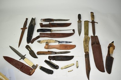 Lot 987 - Collection of hunting knives and commando knife