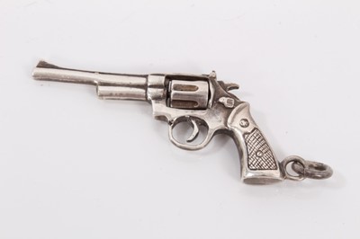 Lot 384 - Contemporary silver (925) miniature model of a revolver with rotating cylinder
