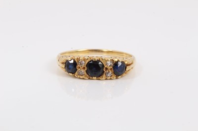 Lot 392 - 18ct gold sapphire and diamond ring