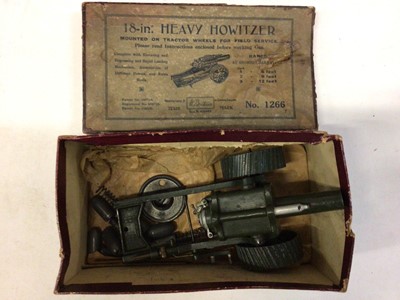 Lot 2004 - Britains Royal Artillery Gun No1201, Heavy Howitzer No1266 both boxed plus unboxed, British Grenadiers and other First World War soldiers