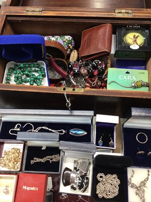 Lot 802 - Wooden work box containing vintage costume jewellery, silver jewellery, wristwatch and bijouterie