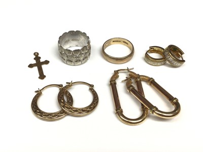 Lot 5 - 9ct gold wedding ring, 9ct white gold thick band ring, 9ct gold cross pendant and three pairs of gold hoop earrings