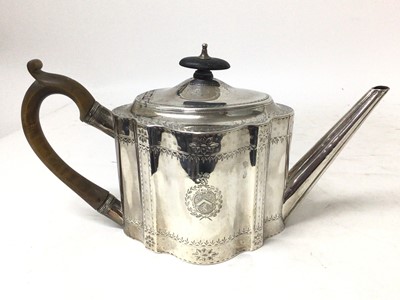 Lot 211 - George III silver teapot