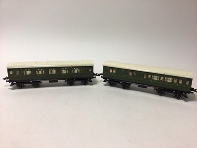 Lot 43 - Hornby O gauge selection of unboxed Tinplate LMS & SR carriages (9)