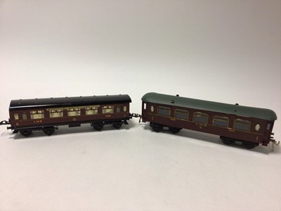 Lot 43 - Hornby O gauge selection of unboxed Tinplate LMS & SR carriages (9)