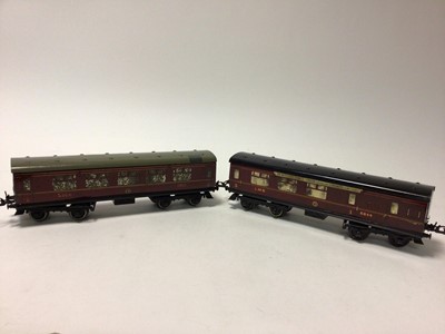 Lot 43 - Hornby O gauge selection of unboxed Tinplate LMS & SR carriages (9)