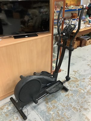 Lot 4 - Reebok Edge Cross Trainer