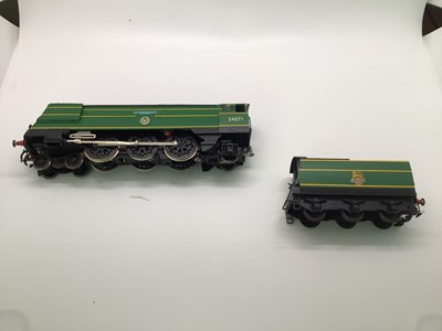 Lot 154 - Wrenn OO gauge 4-6-2 BR Green Battle of Britain Class '601 Squadron' tender locomotive 34071 (wrong box)