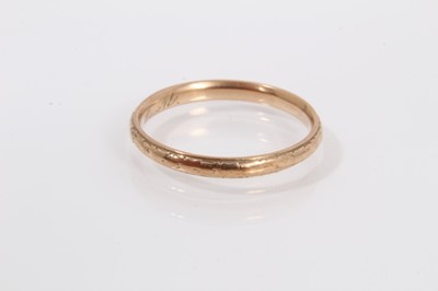 Lot 429 - Opal triplet and gold brooch together with a 9ct gold wedding ring (2)