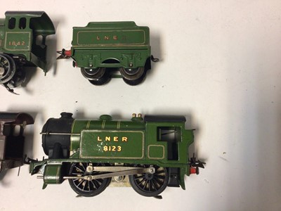 Lot 65 - Hornby O gauge three rail 0-4-0 tinplate locomotives 9x3) plus one tender 9qty0