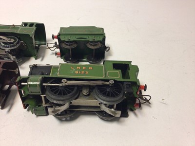 Lot 65 - Hornby O gauge three rail 0-4-0 tinplate locomotives 9x3) plus one tender 9qty0